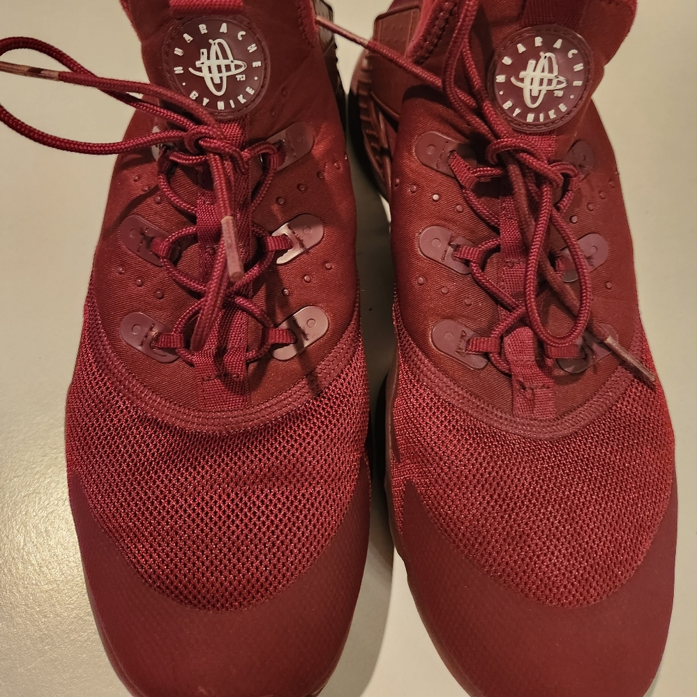 Nike Harache- Maroon -big kids 7